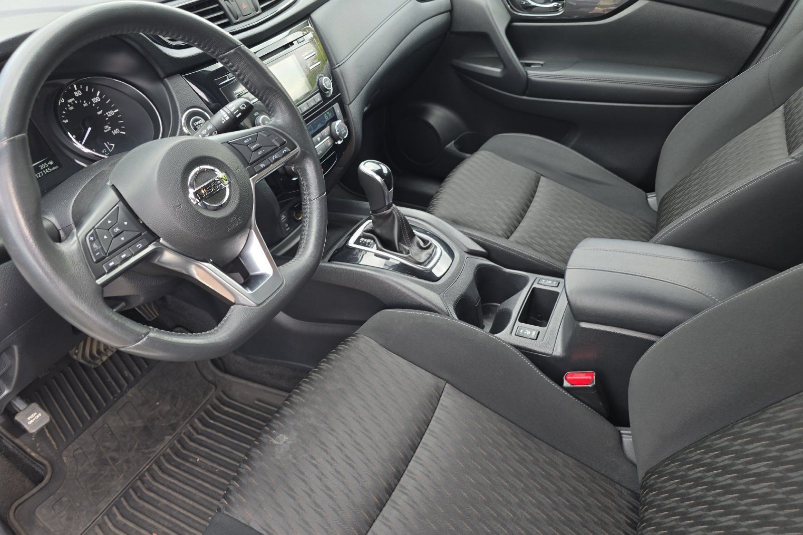 Used 2017 Nissan Rogue SV AWD/4WD image 10