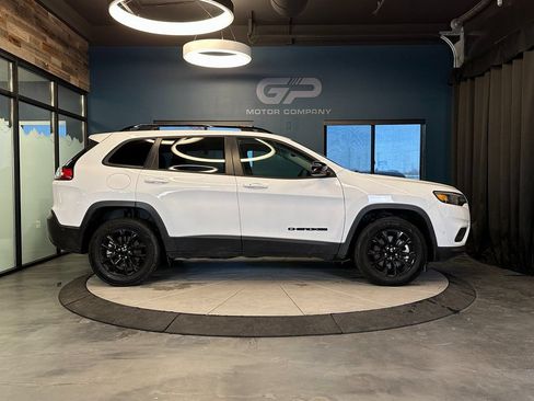 Used 2023 Jeep Cherokee Altitude Lux AWD/4WD image 2