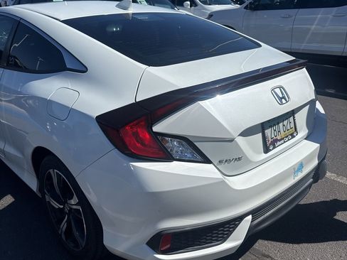 Used 2017 Honda Civic Touring image 9