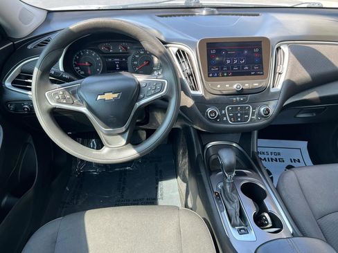 Used 2022 Chevrolet Malibu LT FWD image 17