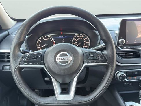 Used 2022 Nissan Altima 2.5 SV FWD image 23