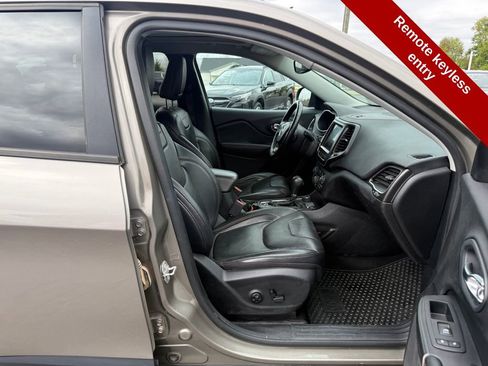Used 2020 Jeep Cherokee Trailhawk AWD/4WD image 43