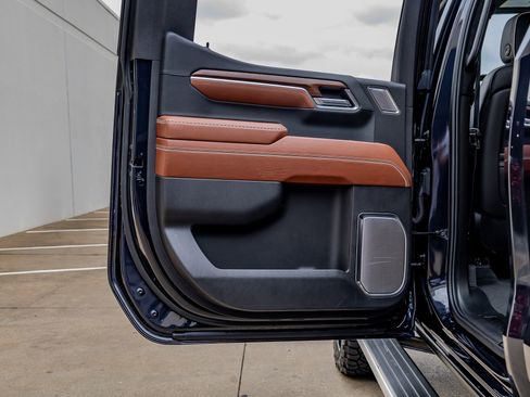 Used 2025 GMC Sierra 1500 Denali Ultimate image 38