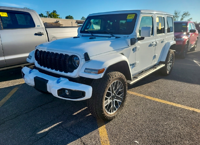 Used 2024 Jeep Wrangler High Altitude AWD/4WD image 8
