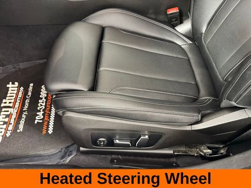 Used 2025 BMW 330i Sedan image 12