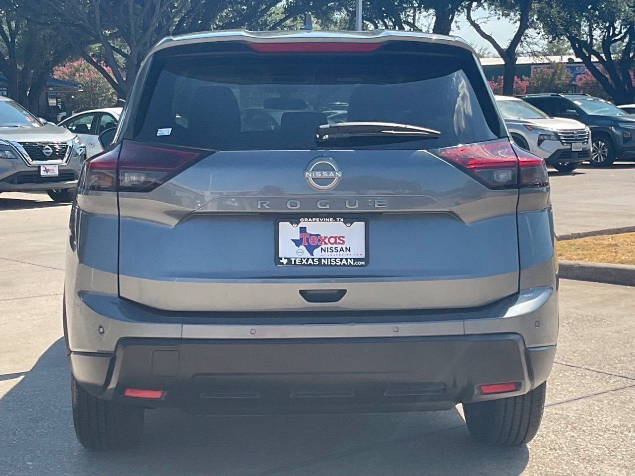Used 2025 Nissan Rogue SV FWD image 5
