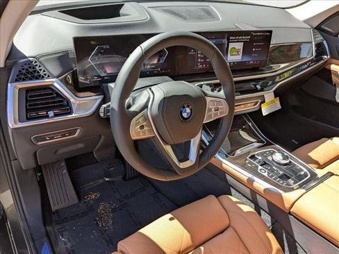 Used 2026 BMW X7 xDrive40i AWD/4WD image 3