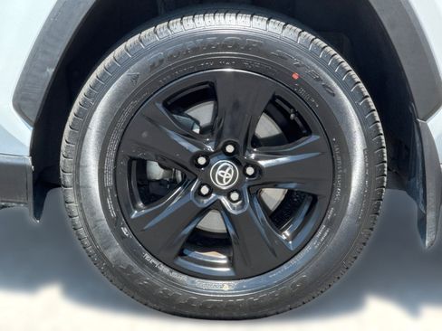 Used 2021 Toyota RAV4 XLE w/ Convenience Package FWD image 13