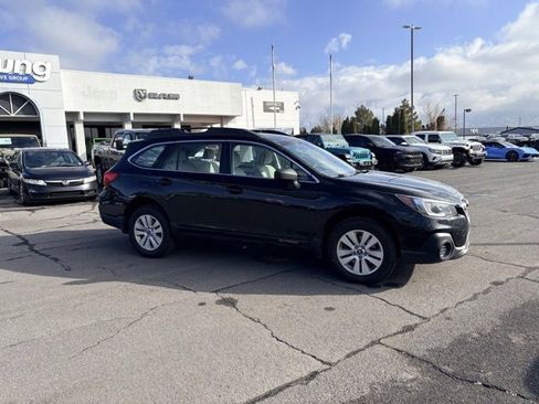 Used 2019 Subaru Outback 2.5i image 2