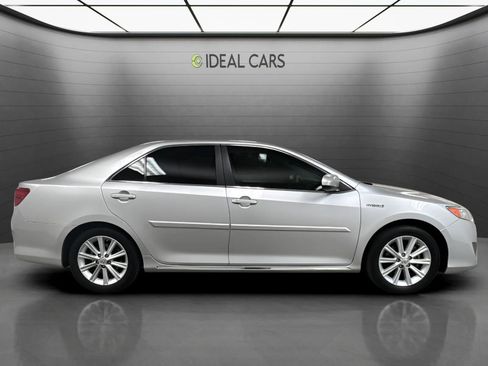 Used 2013 Toyota Camry XLE w/ Leather Pkg FWD image 4
