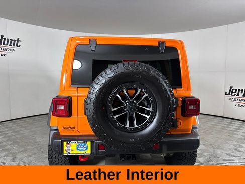 Used 2025 Jeep Wrangler Unlimited Rubicon AWD/4WD image 7