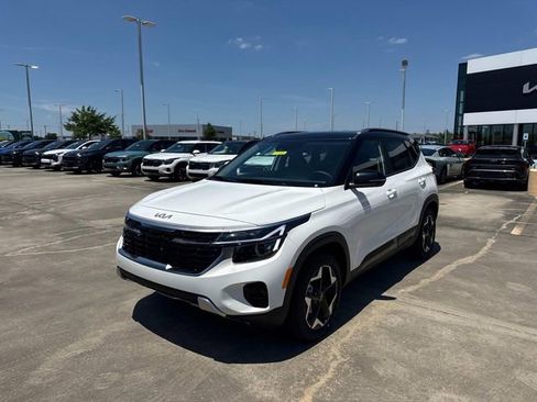 New 2026 Kia Seltos S FWD image 3