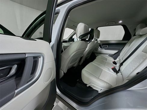 Used 2018 Land Rover Discovery Sport SE image 17