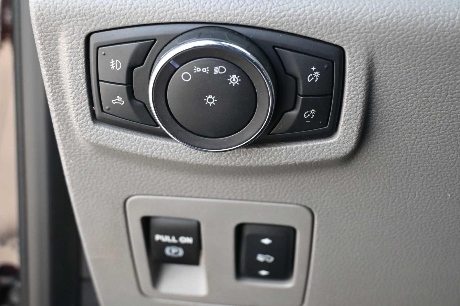 Used 2018 Ford F150 XLT w/ Equipment Group 302A Luxury RWD image 12