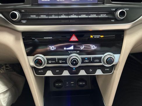 Used 2020 Hyundai Elantra SEL w/ Winter Weather Package FWD image 21