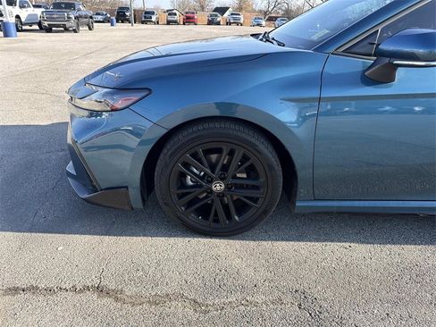 Used 2025 Toyota Camry SE image 30