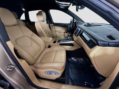 Used 2018 Porsche Macan image 28