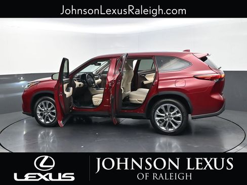Used 2020 Toyota Highlander Limited FWD image 38
