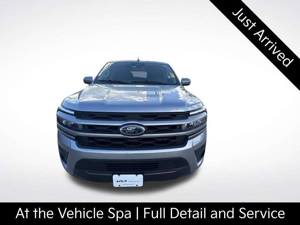Used 2023 Ford Expedition XLT RWD image 3