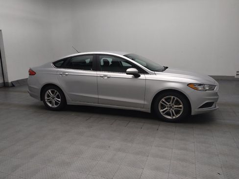 Used 2018 Ford Fusion SE w/ Fusion SE Technology Package FWD image 11