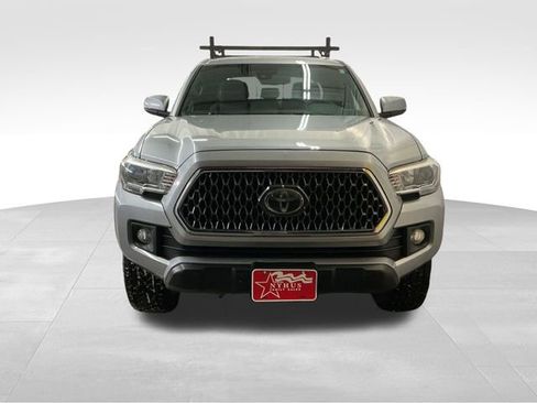 Used 2018 Toyota Tacoma TRD Off-Road image 2