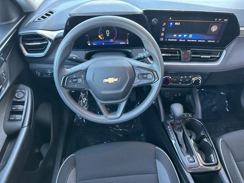 Used 2025 Chevrolet TrailBlazer LT FWD image 13