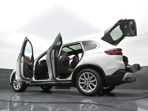 Used 2023 BMW X5 xDrive40i w/ Premium Package AWD/4WD image 41