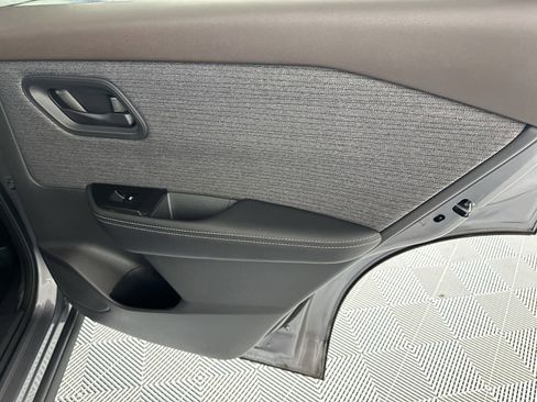 Used 2021 Nissan Rogue S FWD image 31