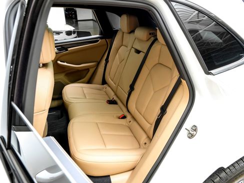 Used 2024 Porsche Macan image 41