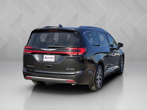 Used 2021 Chrysler Pacifica Pinnacle image 5