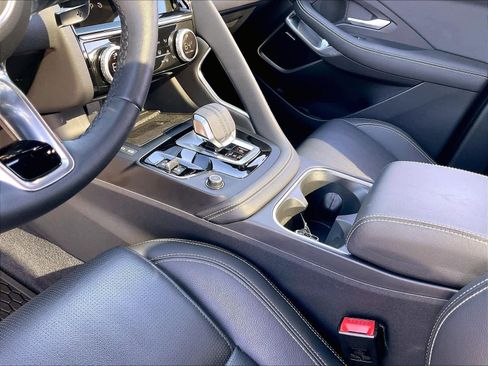 Used 2024 Jaguar E-PACE R-Dynamic SE image 19