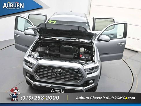 Used 2023 Toyota Tacoma TRD Off-Road image 32