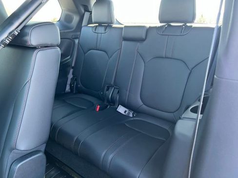 Used 2025 Honda Pilot Black Edition image 31