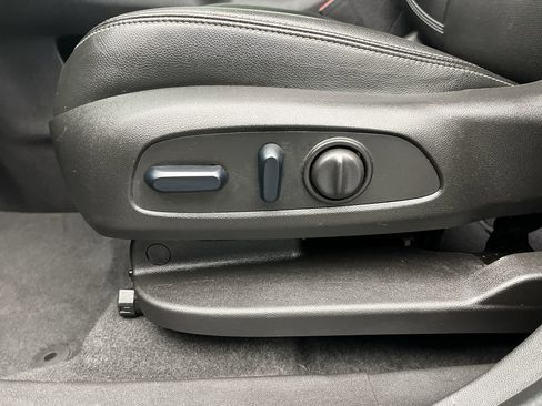 Certified 2024 GMC Terrain SLT image 10