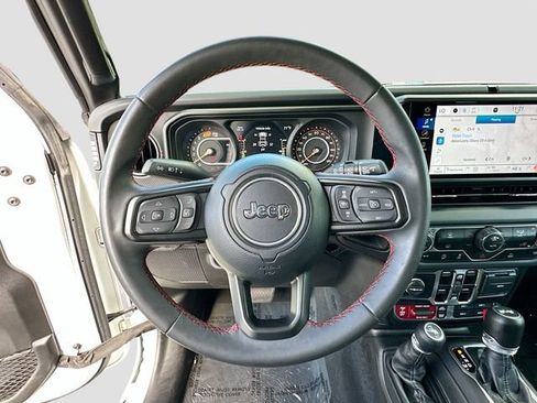 Used 2024 Jeep Wrangler Unlimited Rubicon AWD/4WD image 12