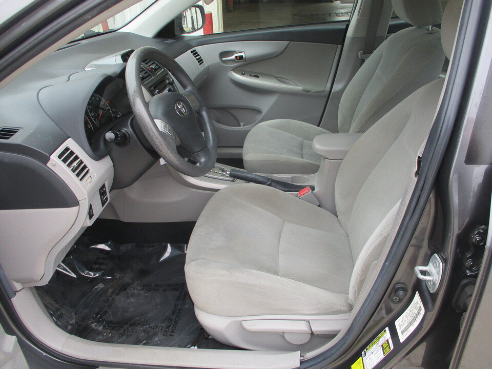 Used 2012 Toyota Corolla LE FWD image 24