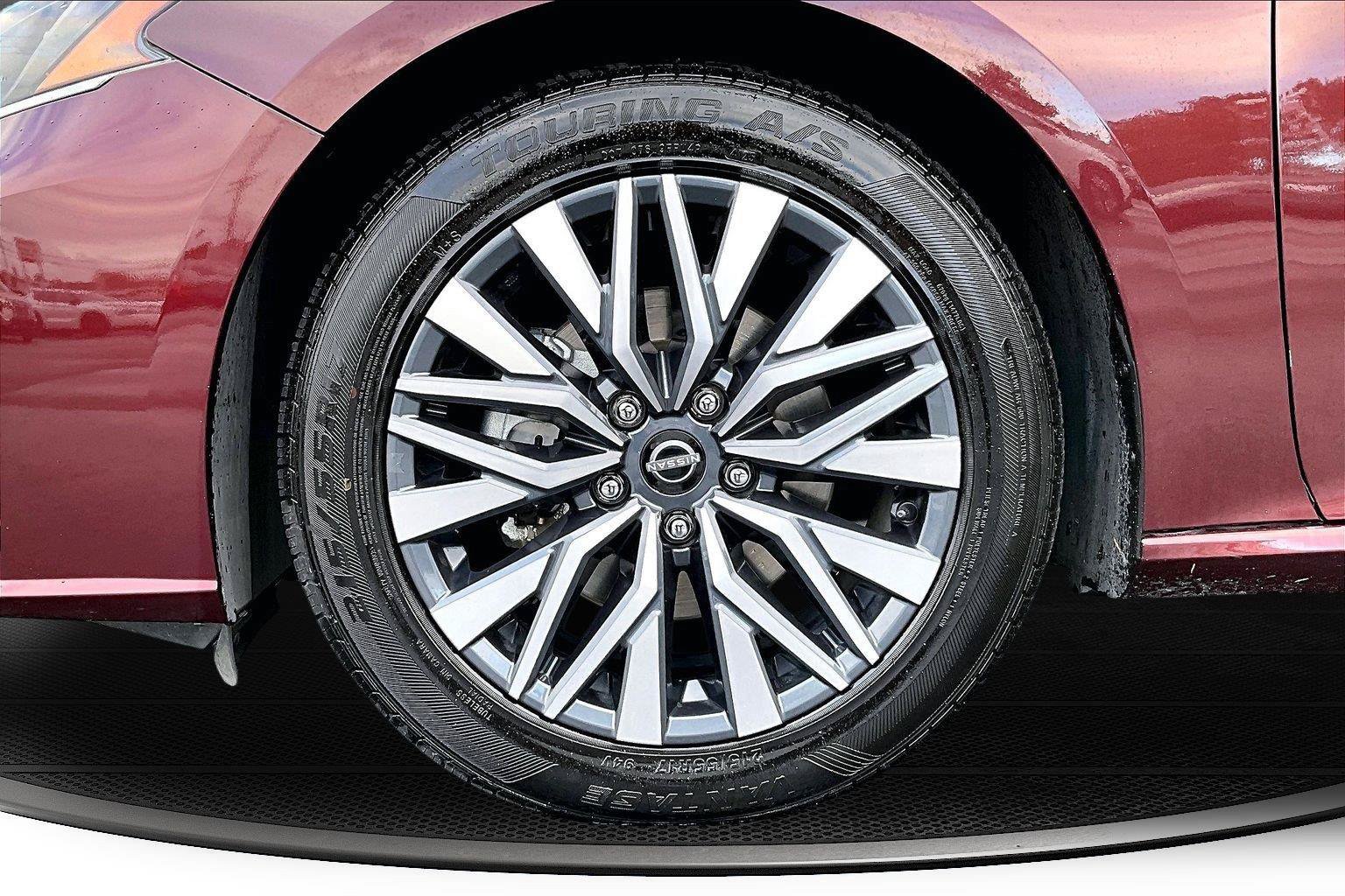 Used 2025 Nissan Altima 2.5 SV FWD image 33