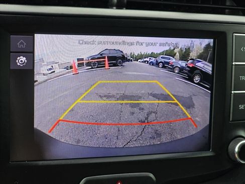 Used 2022 Kia Soul LX image 18