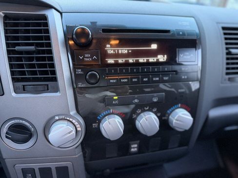 Used 2010 Toyota Tundra 4x4 CrewMax image 21