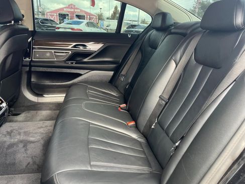 Used 2019 BMW 740i image 28