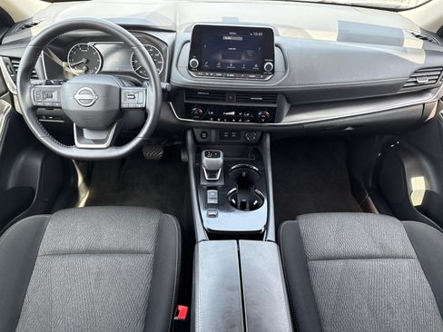 Used 2025 Nissan Rogue SV image 18