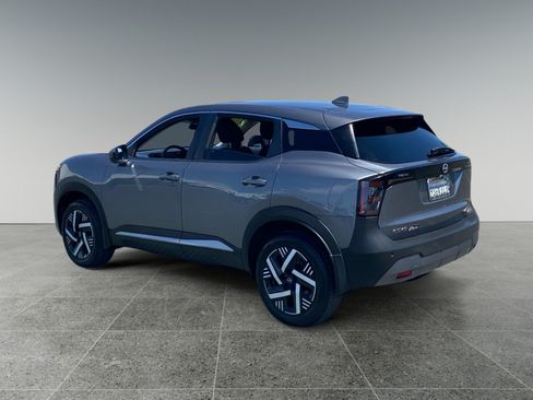 Used 2025 Nissan Kicks SV w/ Illumination Package FWD image 3
