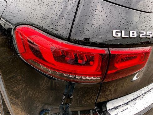 Used 2020 Mercedes-Benz GLB 250 image 28