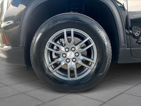 Used 2025 GMC Acadia Elevation image 10