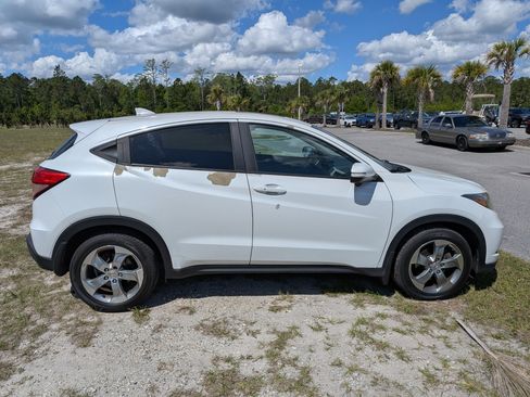 Used 2017 Honda HR-V EX image 3