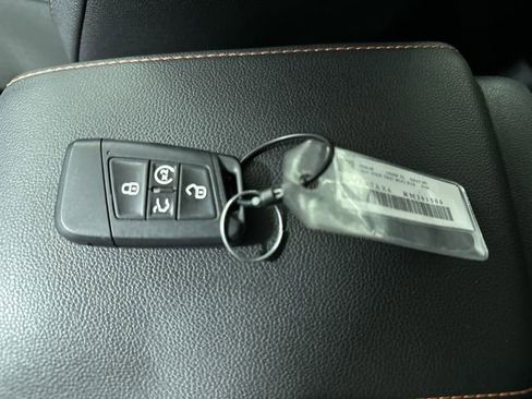 Used 2024 Volkswagen Tiguan SE FWD image 37