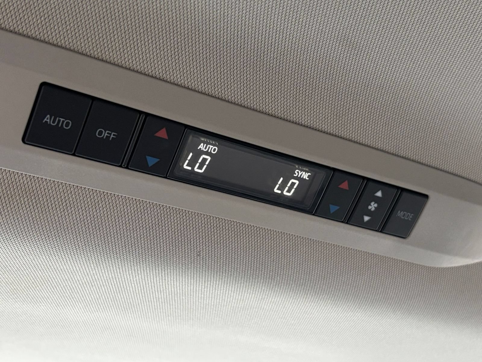 Used 2025 Toyota Sienna XLE FWD image 24