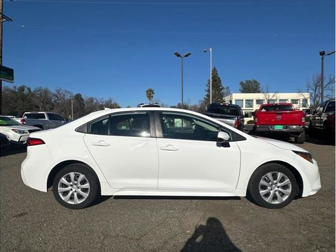 Used 2024 Toyota Corolla LE image 9