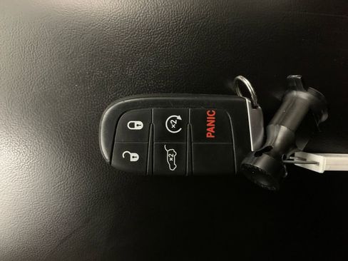 Used 2022 Jeep Grand Cherokee Laredo X image 17