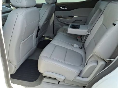 Used 2023 GMC Acadia SLT AWD/4WD image 18